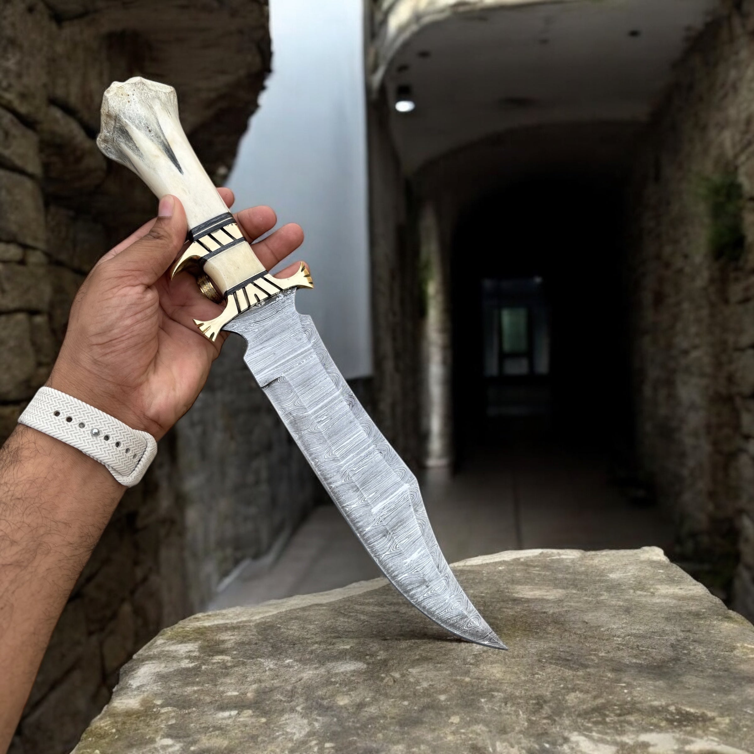 "Handcrafted Damascus Steel Bowie Knife with Camel Bone Handle & Leather Sheath – 8 to 13 Inch"